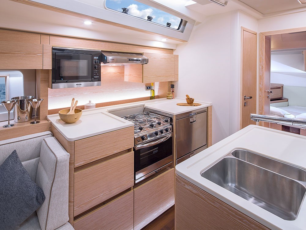 Yacht HANSE - 588 "Citrus"