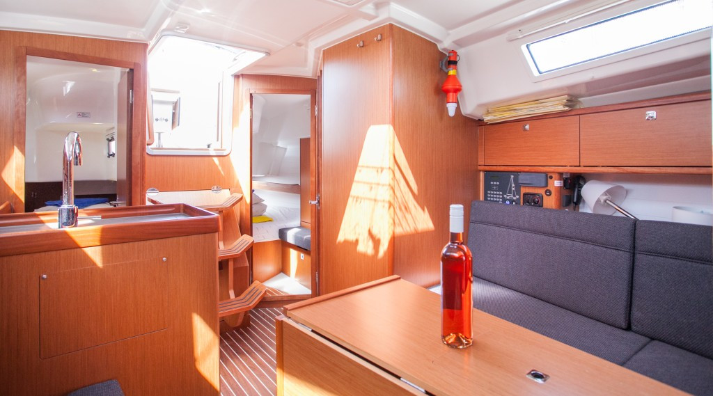 Yacht BAVARIA - Cruiser 34 "Take Five"