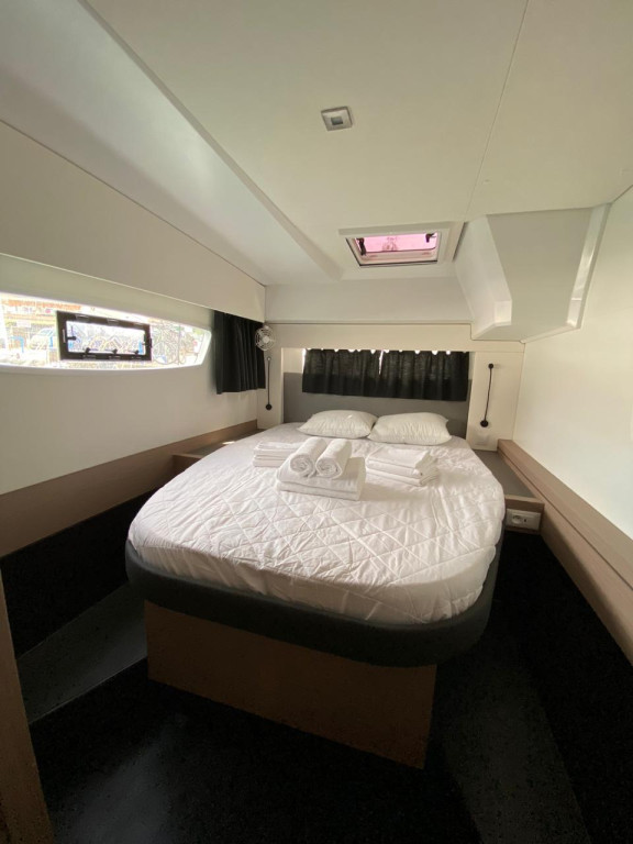 Yacht FOUNTAINE PAJOT - Astrea 42 "Ooga Chacka"