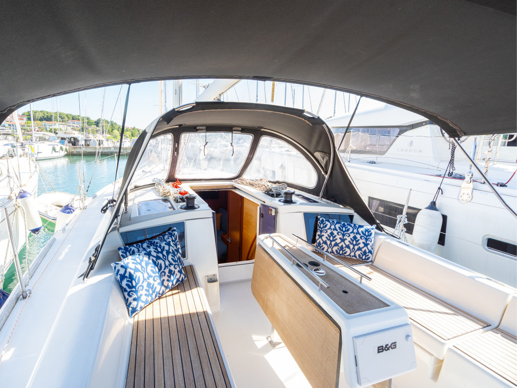 Yacht DUFOUR - 360 Grand Large "Draco"