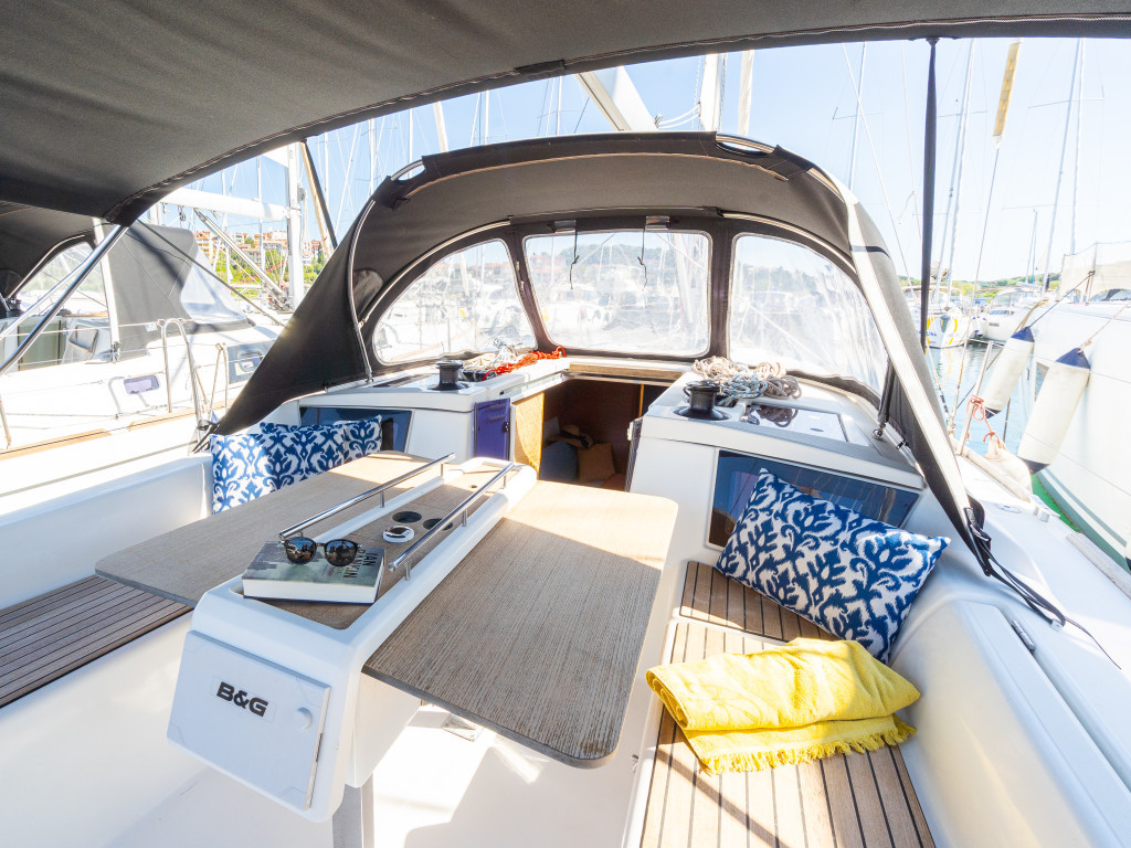 Yacht DUFOUR - 360 Grand Large "Draco"