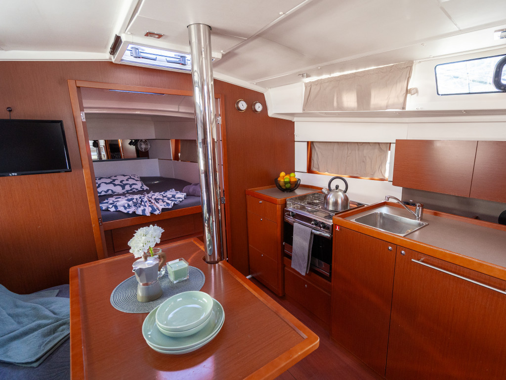 Yacht BENETEAU - Oceanis 38.1 "Hydra"