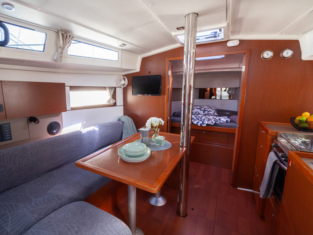 Yacht BENETEAU - Oceanis 38.1 "Hydra"