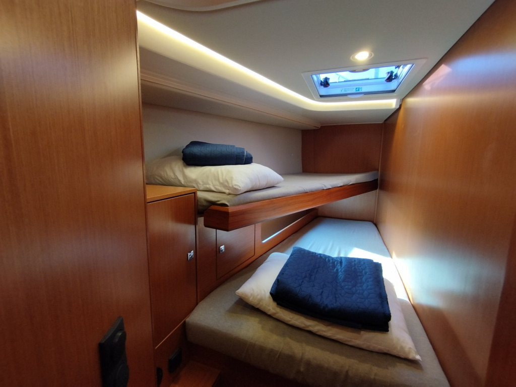 Yacht BAVARIA - C45 "Carpe  Diem"