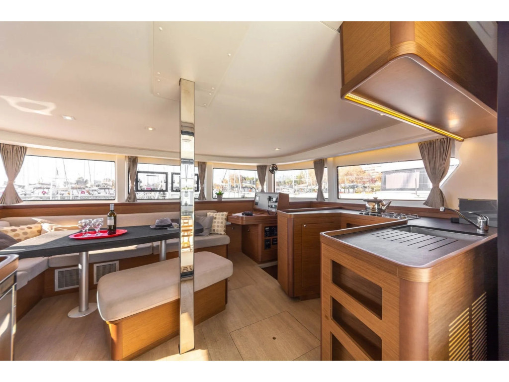 Yacht LAGOON - 42 "Blue Ripple 1"