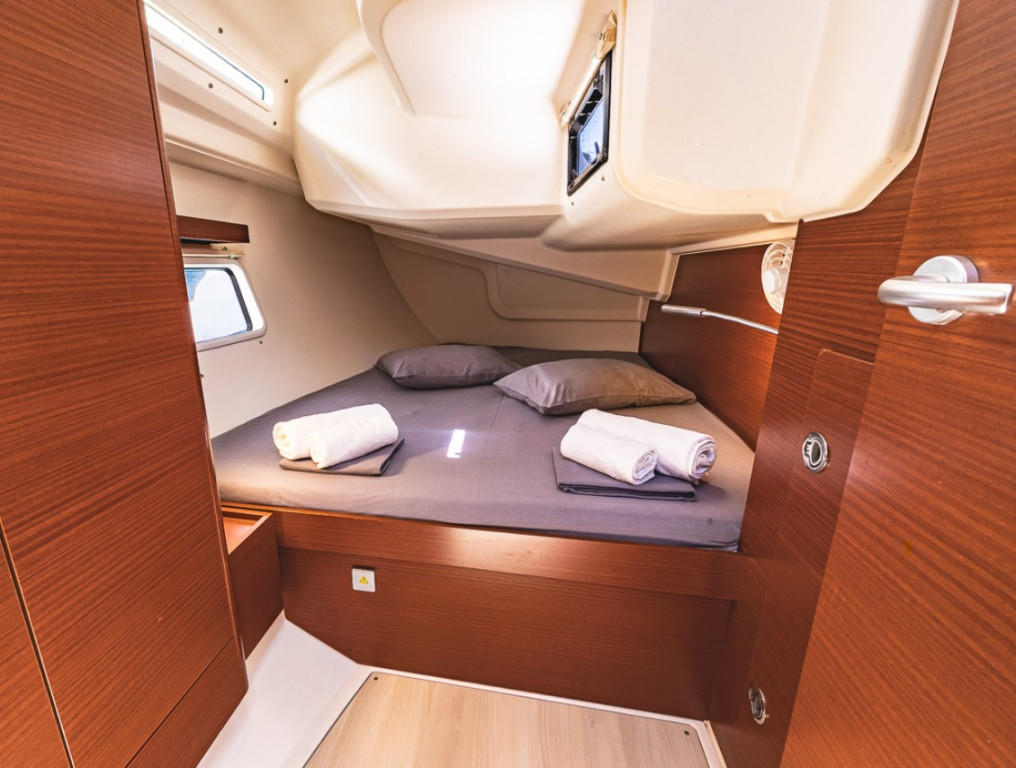 Yacht HANSE - 418 "Dafne"