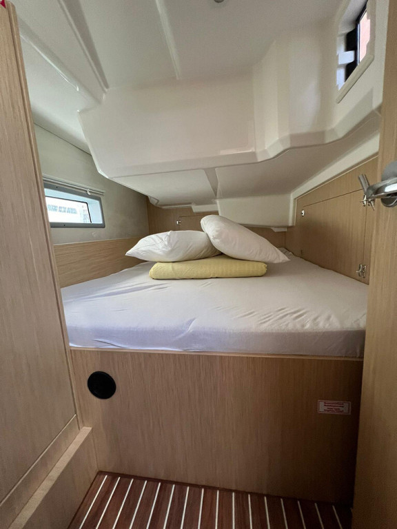 Yacht BAVARIA - C38 "Moya"