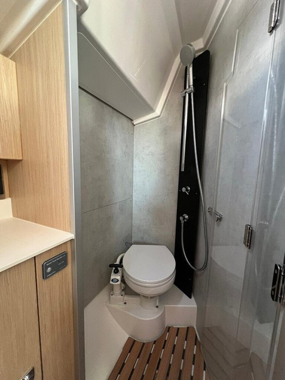 Yacht BAVARIA - C38 "Moya"