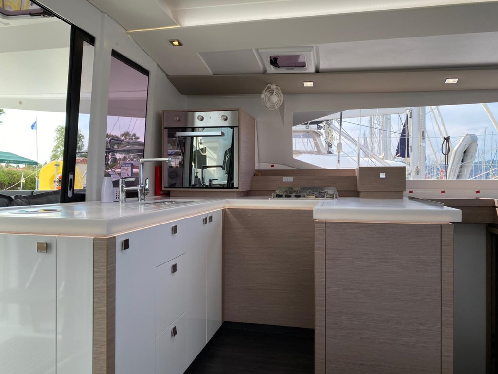 Yacht FOUNTAINE PAJOT - Astrea 42 "Ooga Chacka"