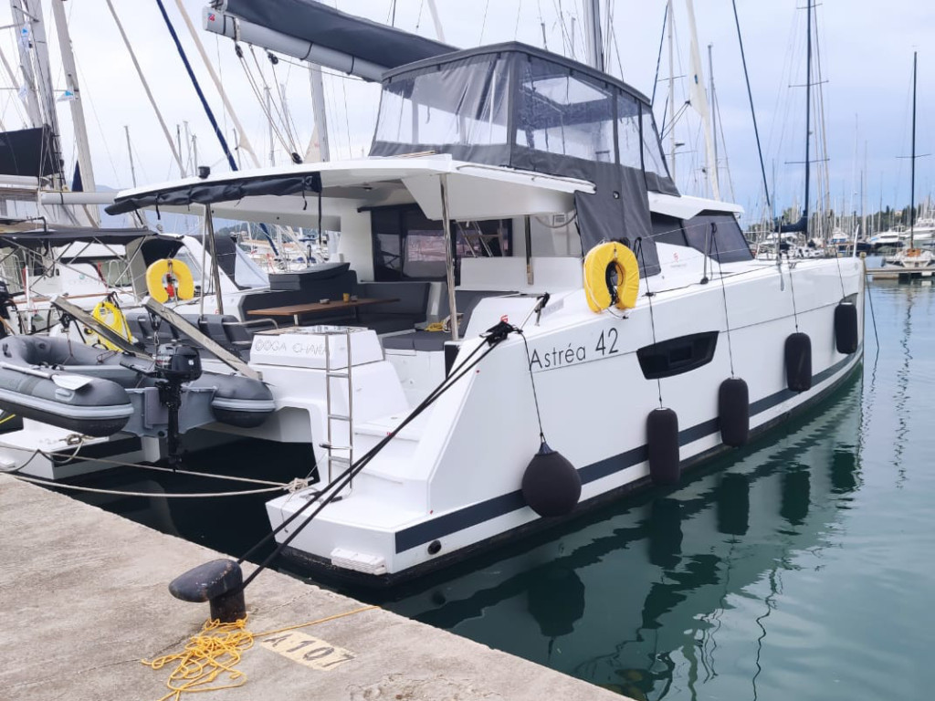 Yacht FOUNTAINE PAJOT - Astrea 42 "Ooga Chacka"