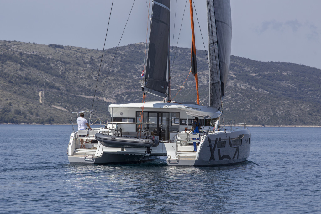 Yacht EXCESS-CATAMARANS - 15 "White Lotus"