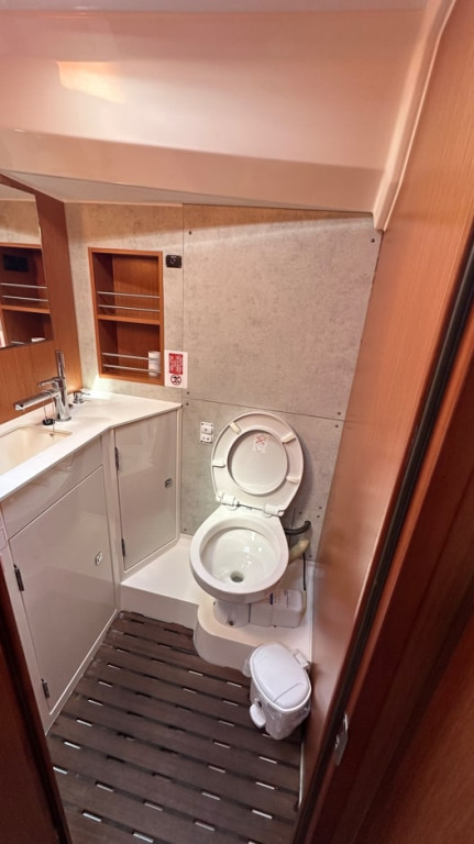 Yacht BAVARIA - C42 "Silver VII"