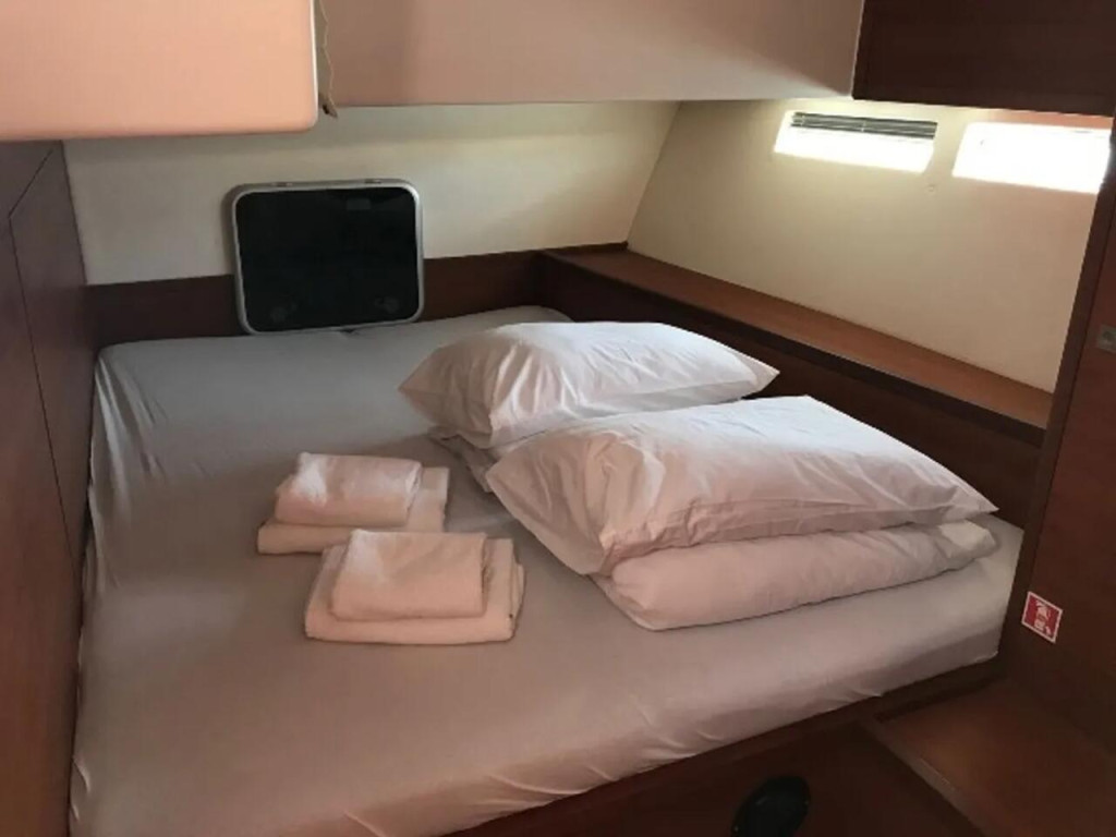 Yacht MORE - 55 "Solid White"