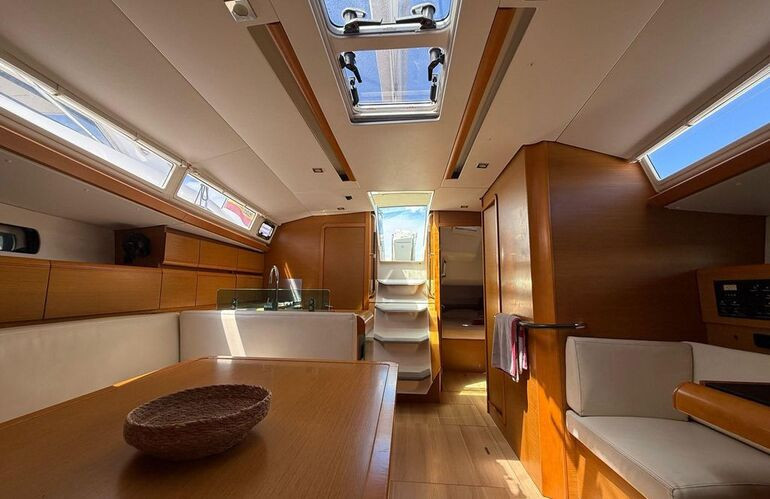 Yacht JEANNEAU - Sun Odyssey 449 "Mientras Tanto"