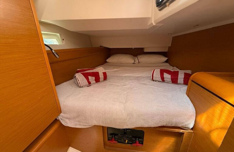 Yacht JEANNEAU - Sun Odyssey 449 "Mientras Tanto"