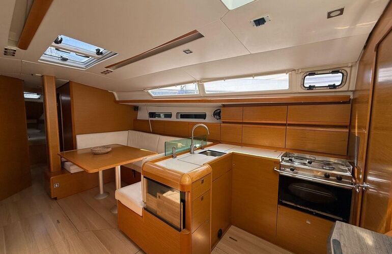 Yacht JEANNEAU - Sun Odyssey 449 "Mientras Tanto"