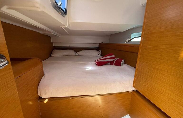 Yacht JEANNEAU - Sun Odyssey 449 "Mientras Tanto"