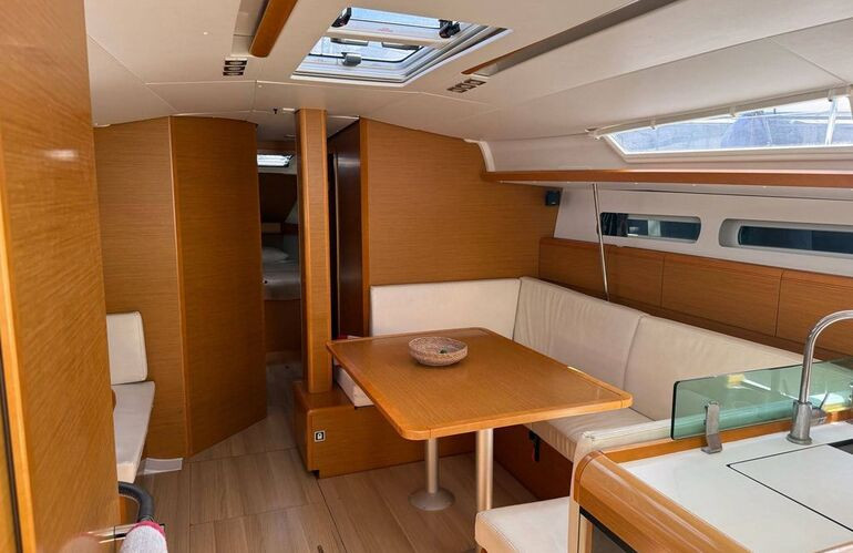 Yacht JEANNEAU - Sun Odyssey 449 "Mientras Tanto"