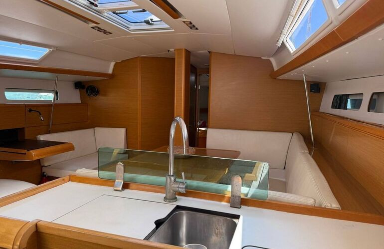 Yacht JEANNEAU - Sun Odyssey 449 "Mientras Tanto"