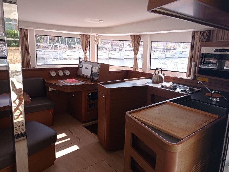 Yacht LAGOON - 42 "Claudia"
