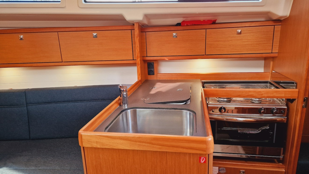 Yacht BAVARIA - Cruiser 34 "Karlo"