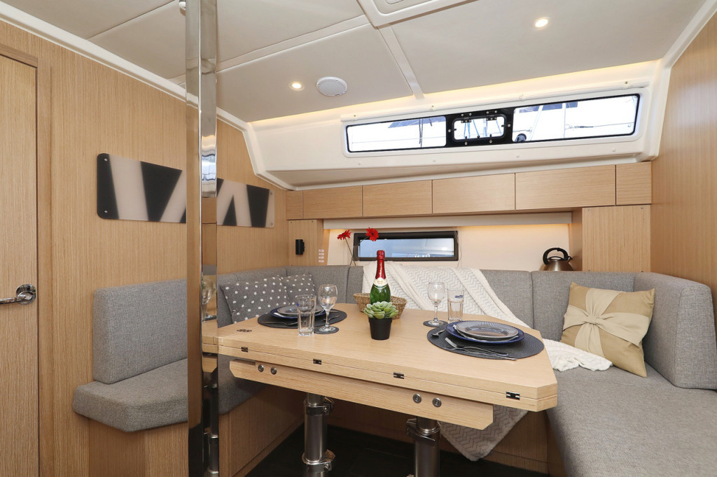 Yacht BAVARIA - C42 Style "Silver Seagull"