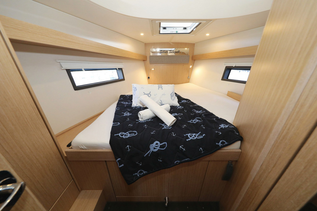 Yacht BAVARIA - C42 Style "Silver Seagull"