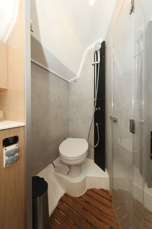 Yacht BAVARIA - C42 Style "Silver Seagull"