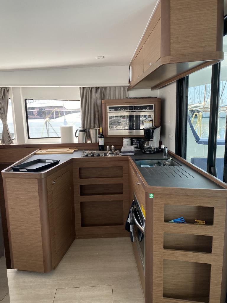 Yacht LAGOON - 42 "Alima"