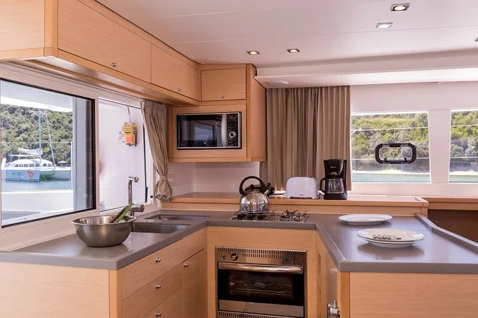 Yacht LAGOON - 450 F "Gin Tonic"