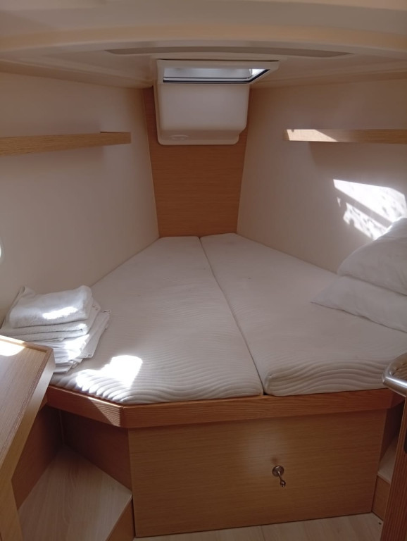 Yacht HANSE - 418 "Eleni"