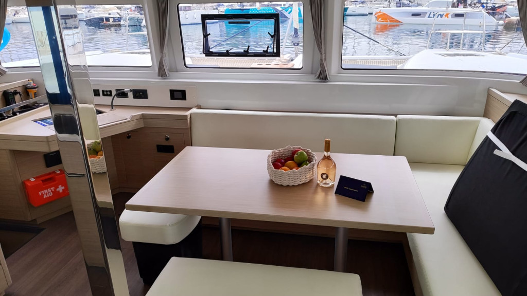 Yacht LAGOON - 46 "Lady Mary"