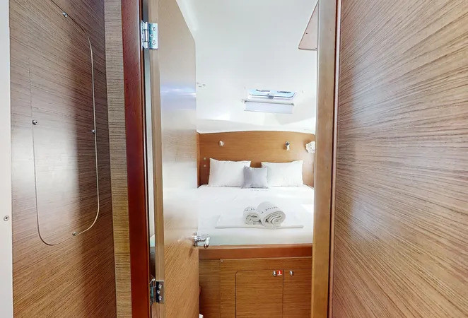 Yacht LAGOON - 380 S2 "Why Knot"