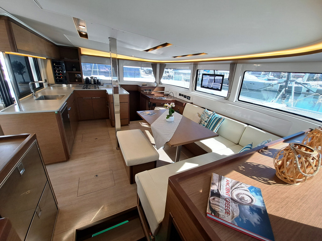 Yacht LAGOON - 46 "Omnia"