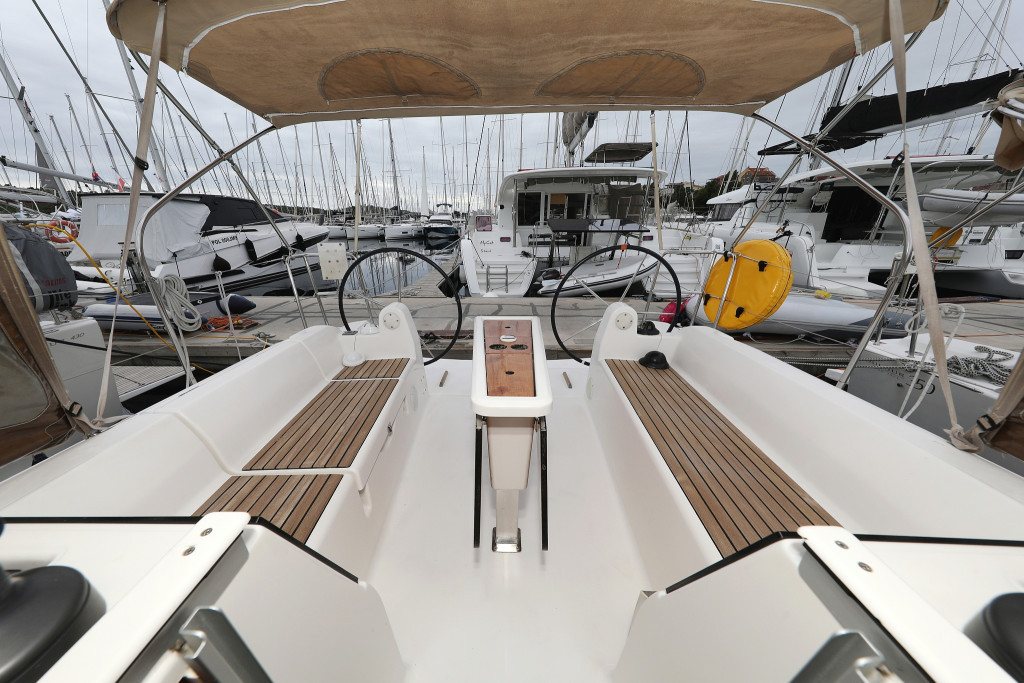 Yacht DUFOUR - 350 Grand Large "Feniks"