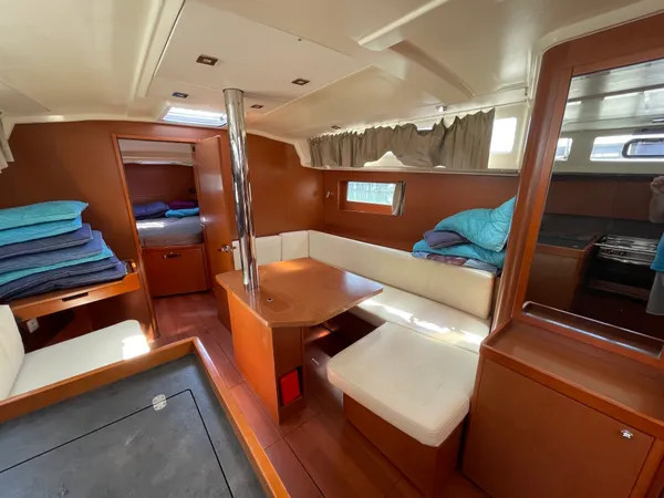 Yacht BENETEAU - Oceanis 41.1 "Black Lion"