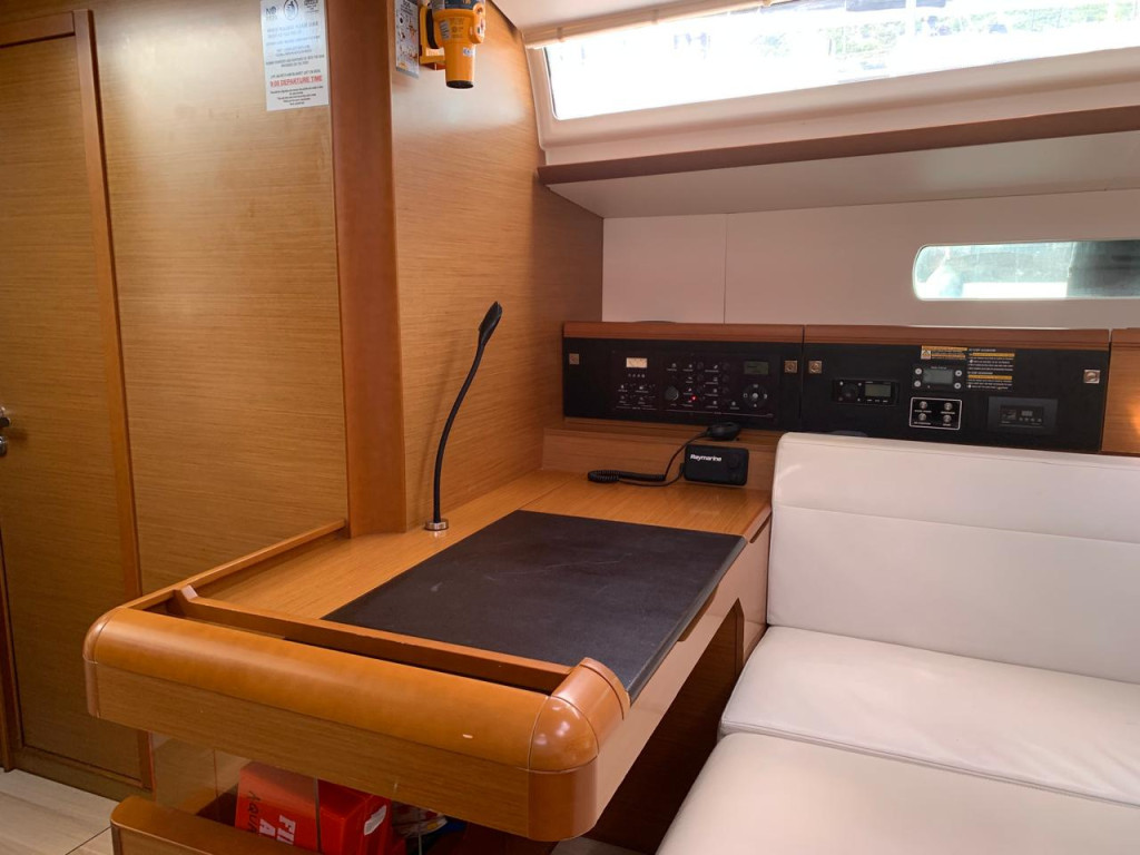 Yacht JEANNEAU - Sun Odyssey 519 "Aquaholic"