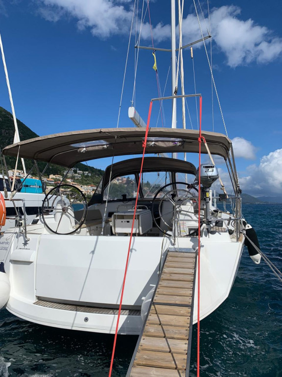 Yacht JEANNEAU - Sun Odyssey 519 "Aquaholic"