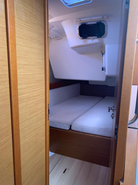 Yacht JEANNEAU - Sun Odyssey 519 "Aquaholic"