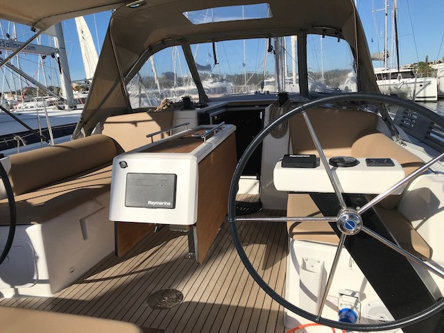 Yacht DUFOUR - 390 Grand Large "R2D2"