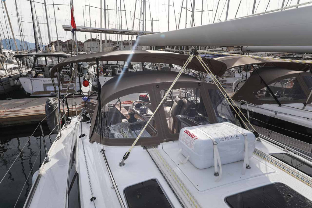 Yacht BAVARIA - Cruiser 37 Style "Pura Vida"