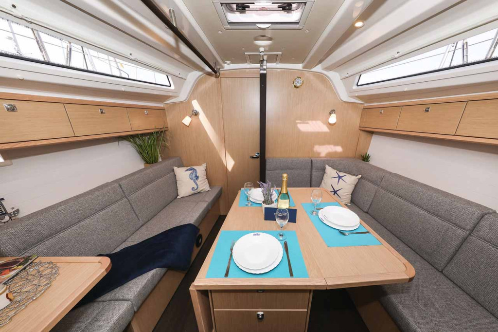 Yacht BAVARIA - Cruiser 37 Style "Pura Vida"