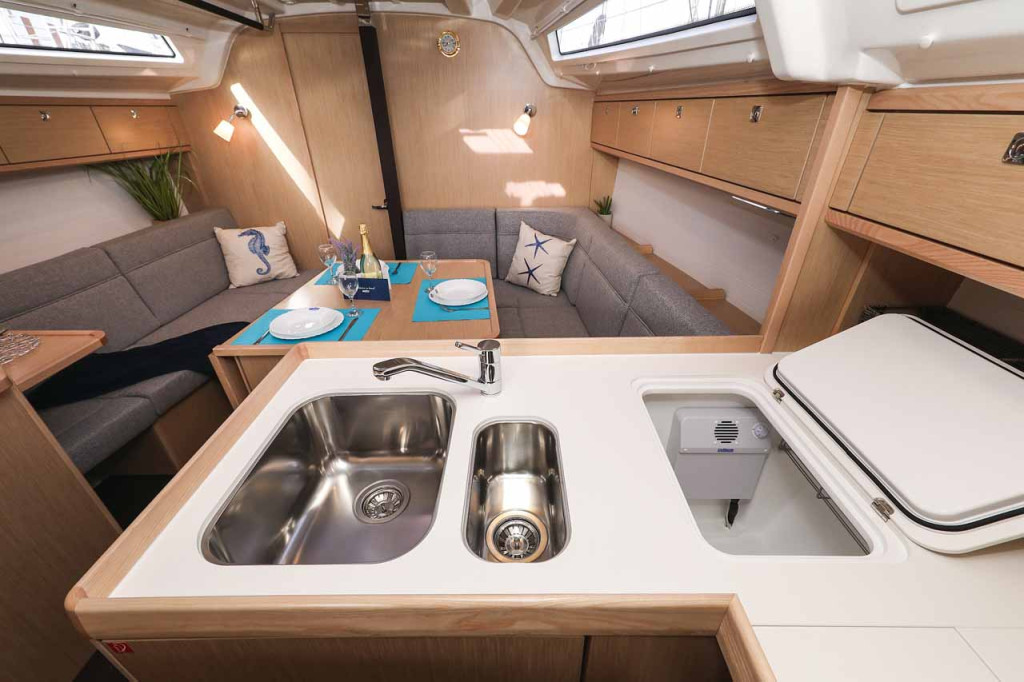 Yacht BAVARIA - Cruiser 37 Style "Pura Vida"