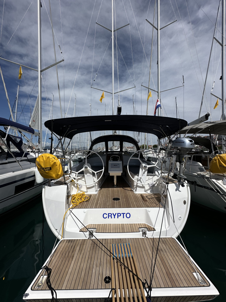Yacht BAVARIA - Cruiser 37 "Crypto"