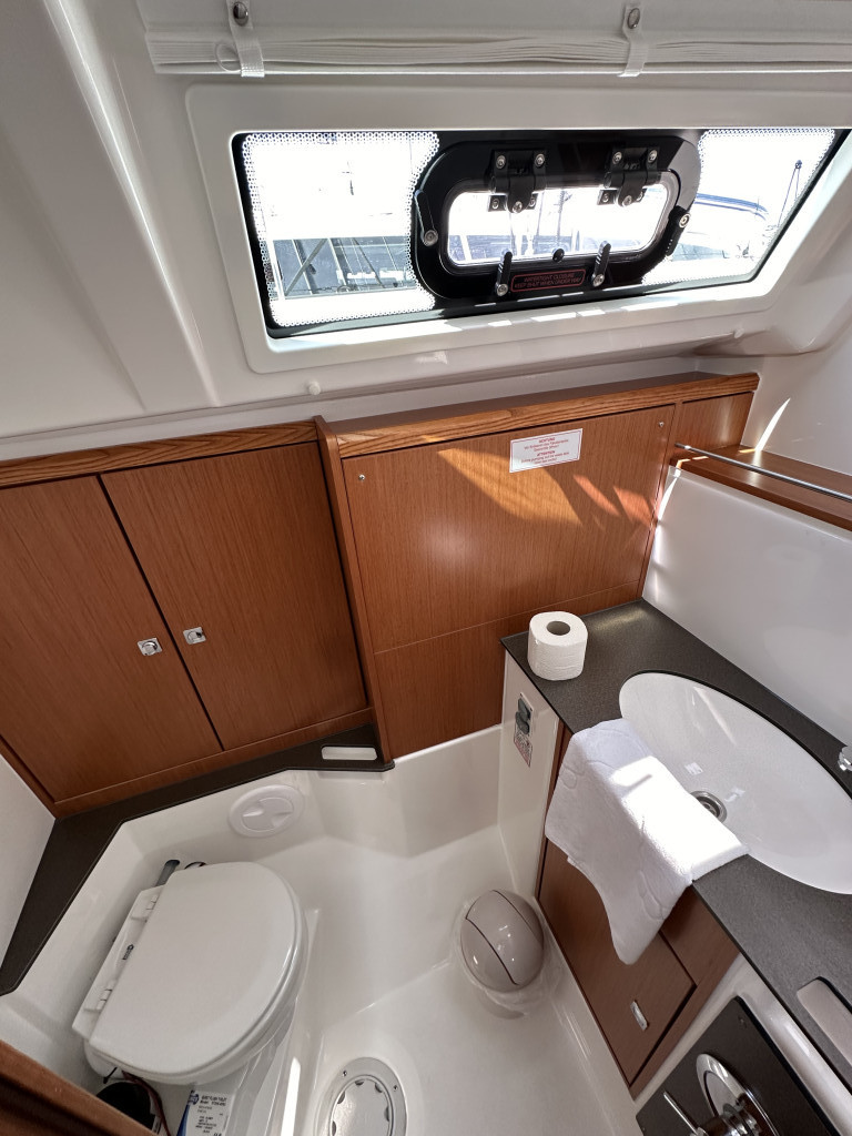 Yacht BAVARIA - Cruiser 37 "Crypto"