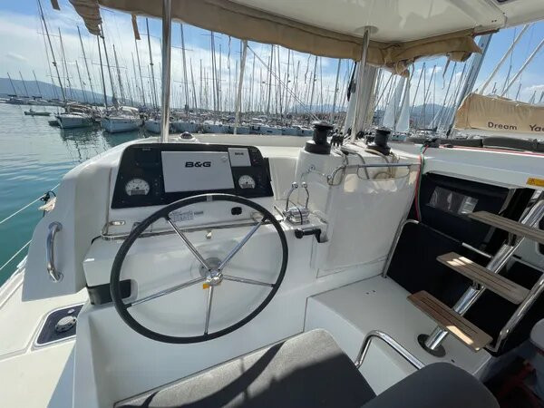 Yacht LAGOON - 42 "Art of Liberty"