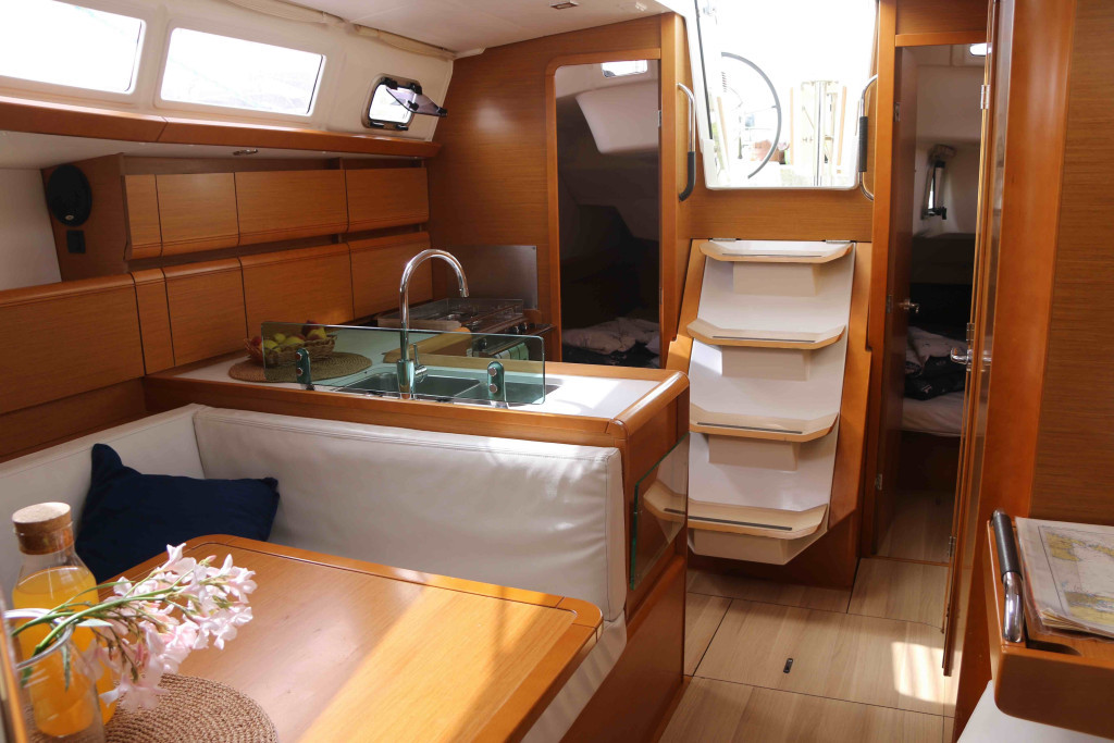 Yacht JEANNEAU - Sun Odyssey 389 "Dust in the Wind"