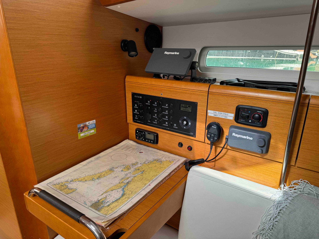 Yacht JEANNEAU - Sun Odyssey 389 "Dust in the Wind"