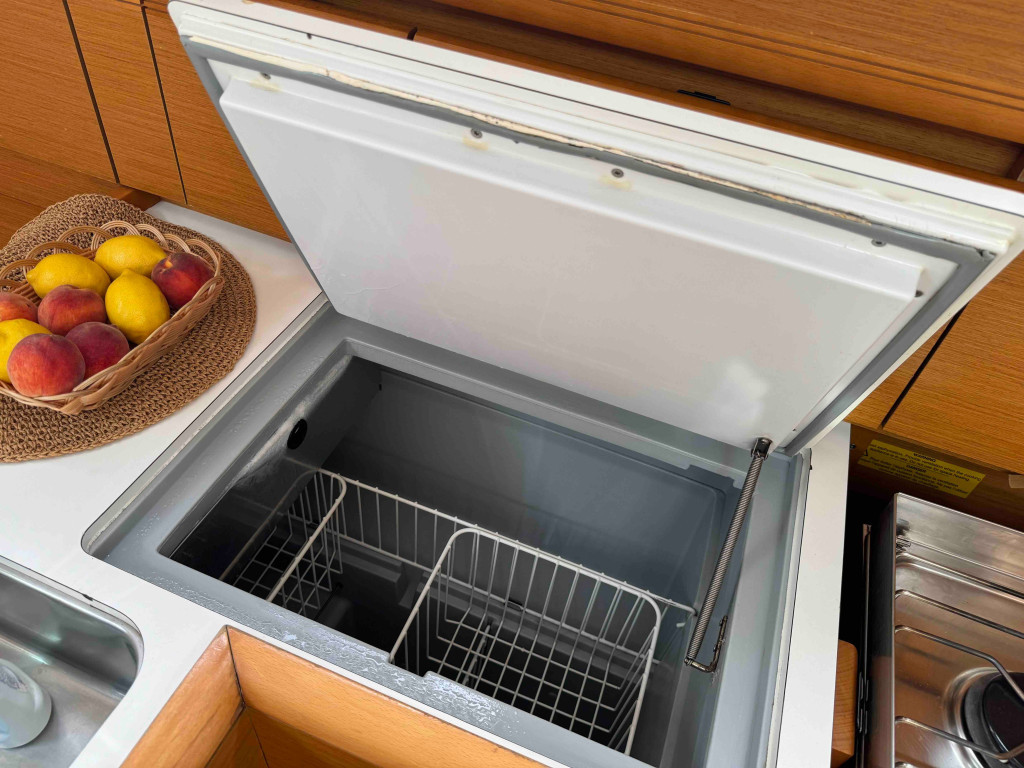 Yacht JEANNEAU - Sun Odyssey 389 "Dust in the Wind"