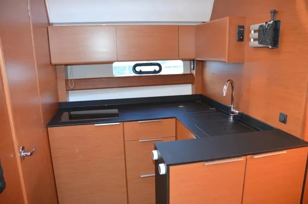 Yacht BAVARIA - S45 HT "Varola"